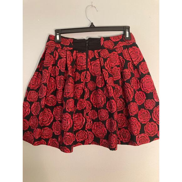 Alice + Olivia Fizer Box Pleat Mini Skirt Roses Metallic Red & Black ~ Sz 6 - Picture 5 of 10